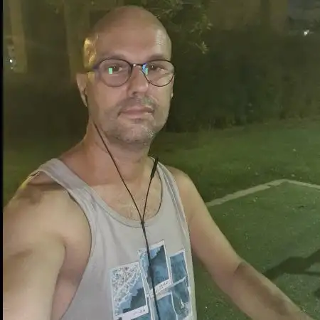 Uri, 56Petah Tikva