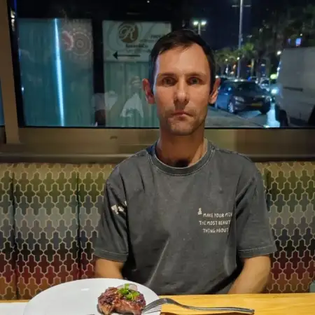 Alex, 44Akko 