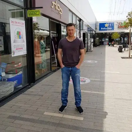 Aleksey, 53Ariel 