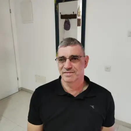 אברהם, 69Kiryat Yam 