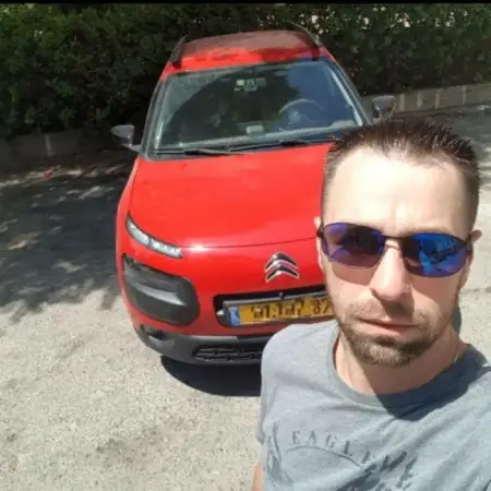 Victor, 39Ashdod