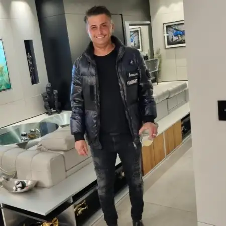 yossi, 51Tel Aviv 