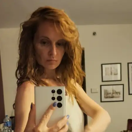 Helga, 46Tel Aviv 
