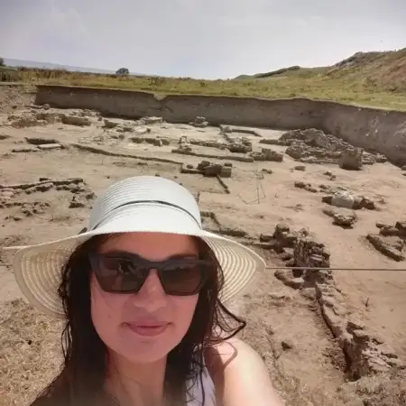 Maria, 43 