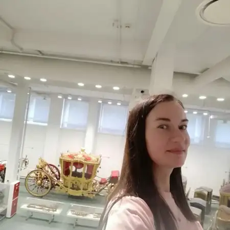 Maria, 43 