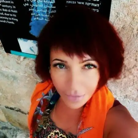 Olga, 51Bat Yam