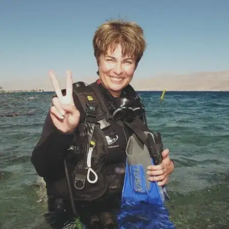 Elvira, 60Haifa 