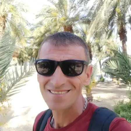 Konstantin, 50 Arad