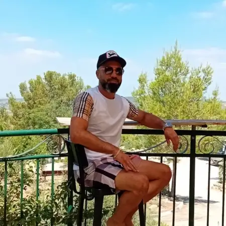Roni, 37Bat Yam