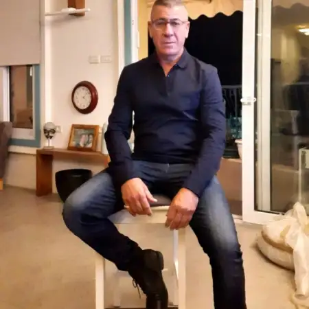 moshe, 63Hedera 