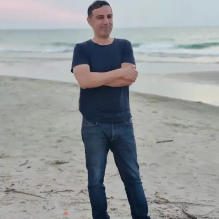 רוני, 59Tel Aviv