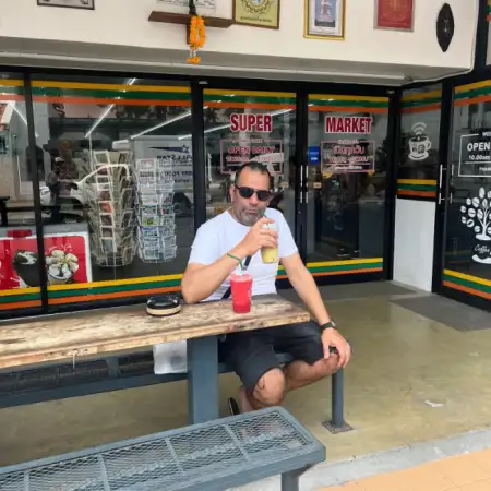 שלומי, 44Tel Aviv