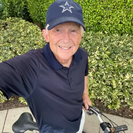 Robert, 83Tel Aviv 