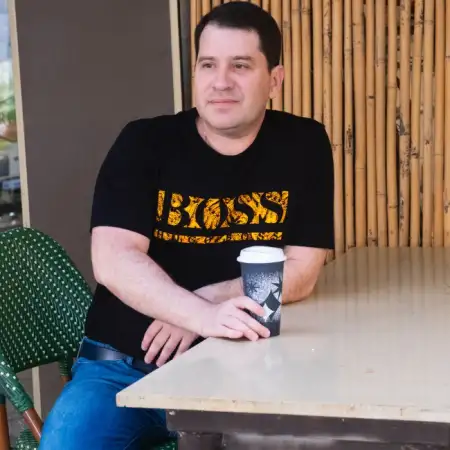 Yan, 48Bat Yam 