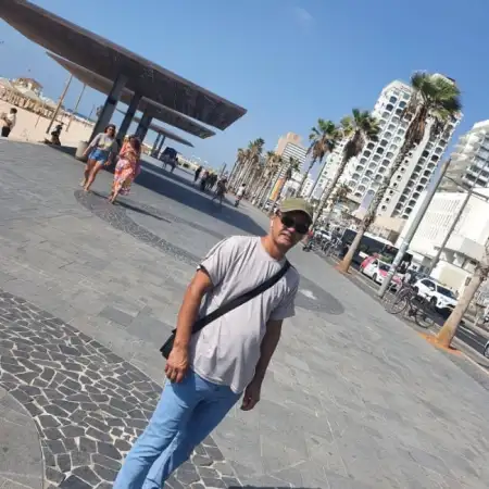 Akobir, 40Petah Tikva 