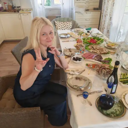 Yuliya, 54 
