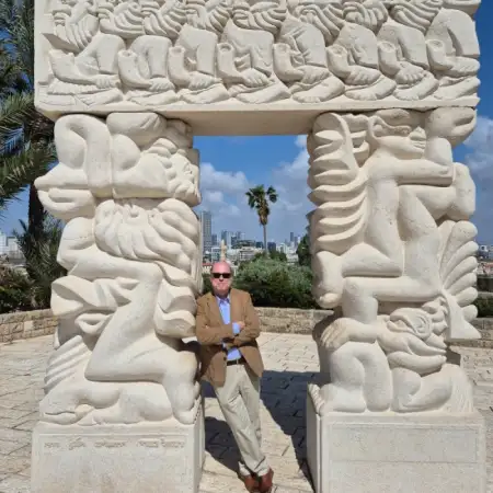 אבי, 60Ramat Gan