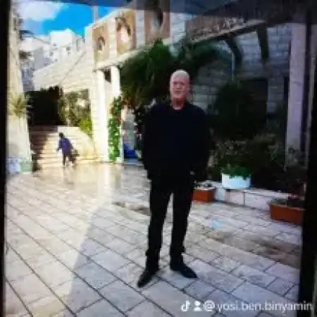 Yosi, 65Tel Aviv 