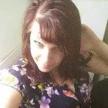 Photo Valeriya 1 Один не разберёт,чем пахнут розы.                                               Другой из горьких трав добудет мед,                                          Кому то мелочь дашь,навек запомнит.                                      Кому то жизнь отдашь,а он и не поймет.