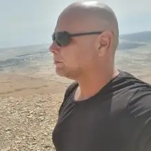 Photo רוני 1 צופה למרחב, הנגב הוא השקט שלי