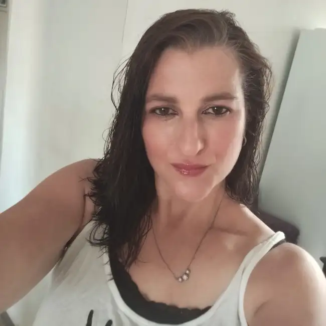 Yana · 41 ·           