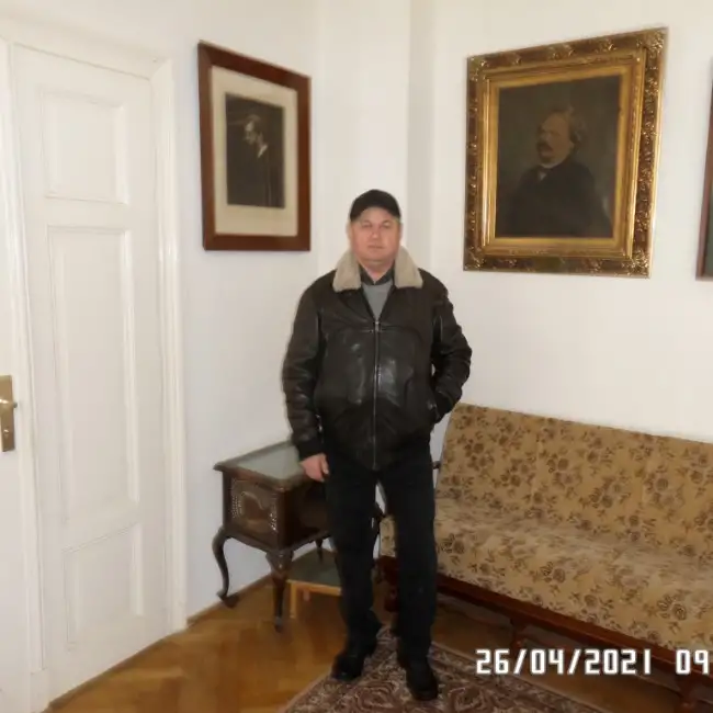 Ilya, 74 - Dately