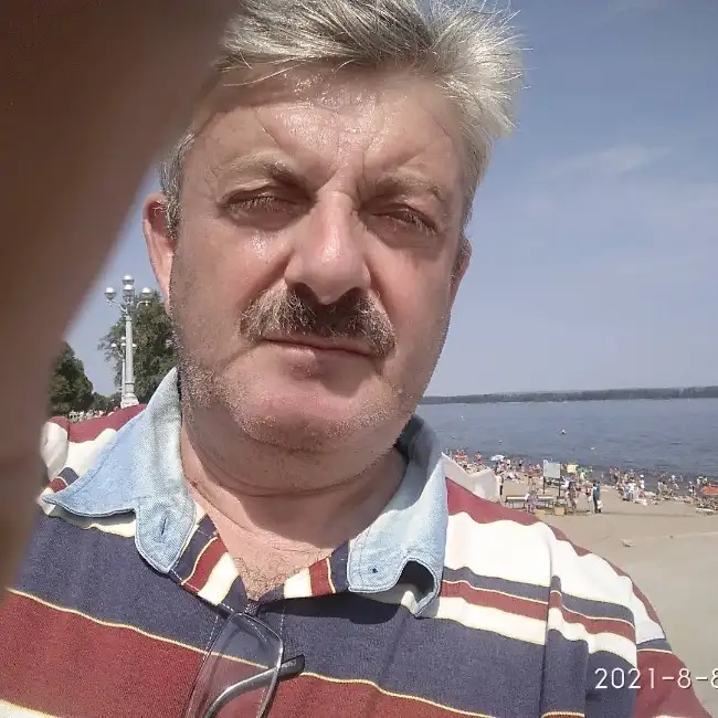 Mihail, 65 - Dately
