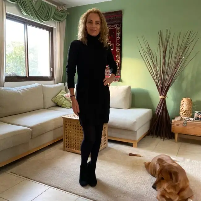 ויויאנה, 61, Karney Shomron - Dately
