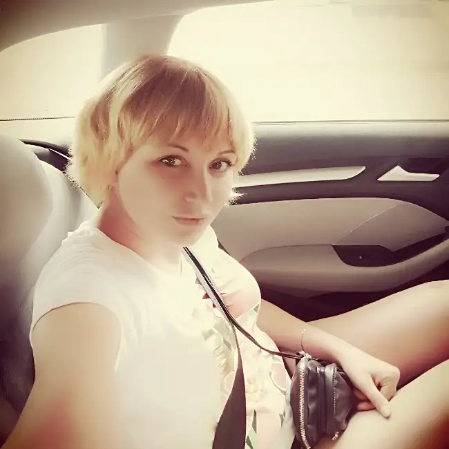 Yana, 37
