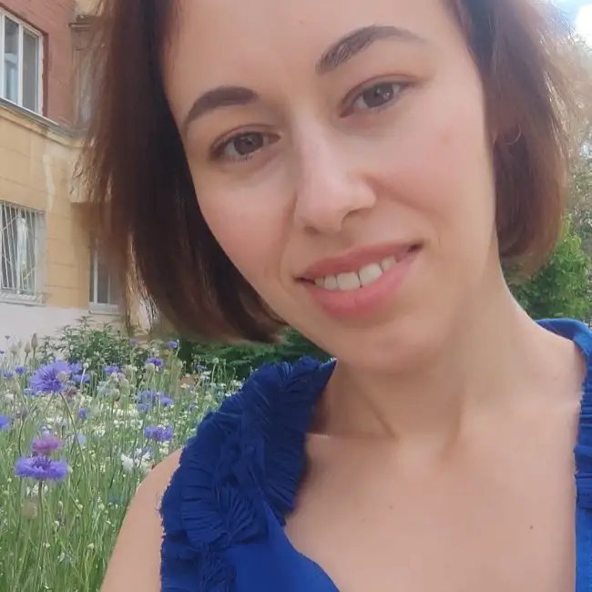 Yuliya, 43