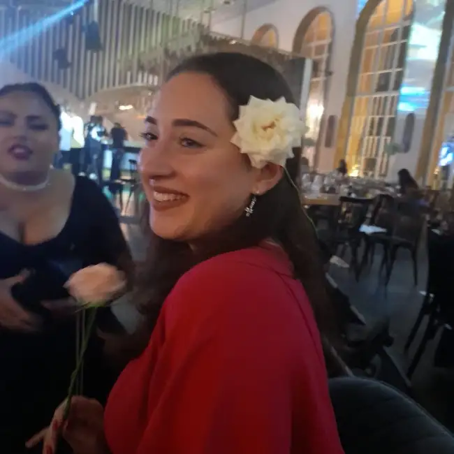 Lina, 28