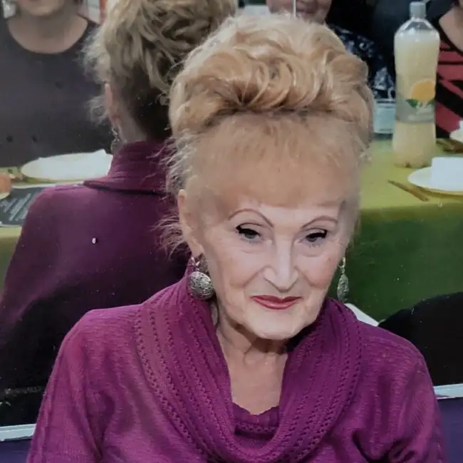 Nina, 76