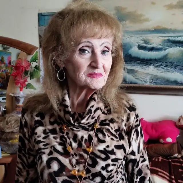 Nina, 75
