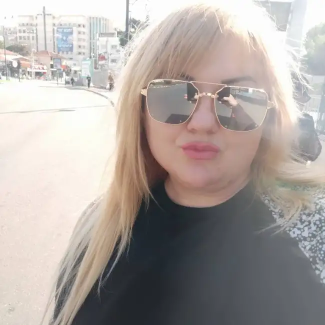 Ester, 43