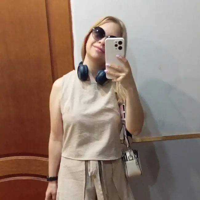 Anna, 43 - Dately