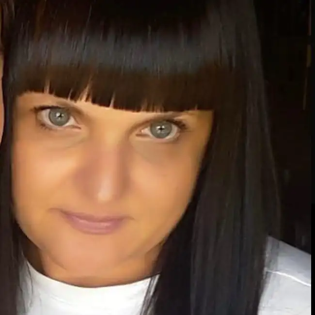 Larisa, 47