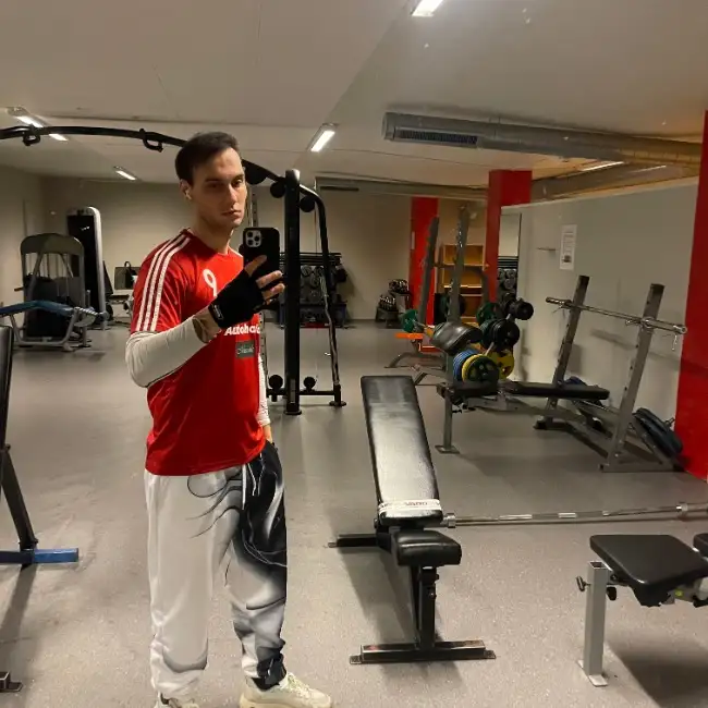 Dima, 28