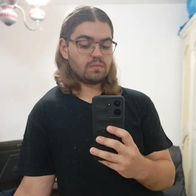 Denni, 24