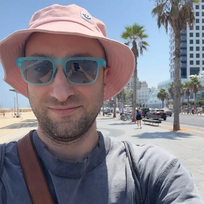 Denis, 31
