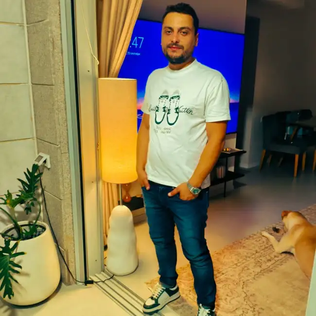 Ivan, 32