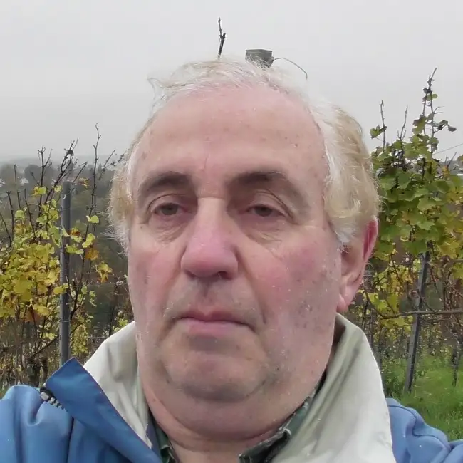 Mikhail, 70 - Dately