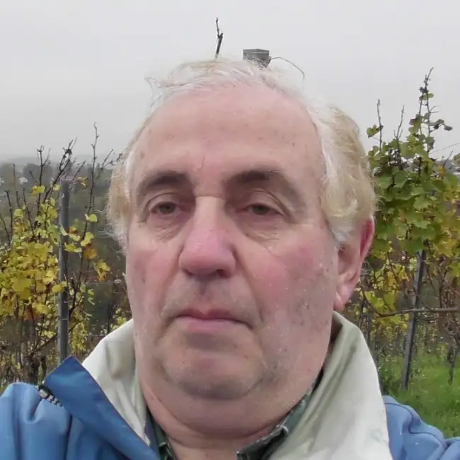 Mikhail, 70 - Dately