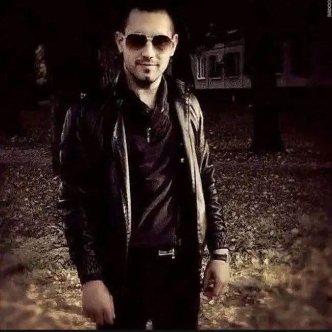 Dima, 37