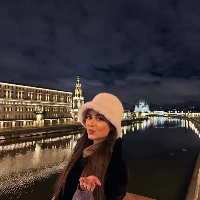 Nika, 30