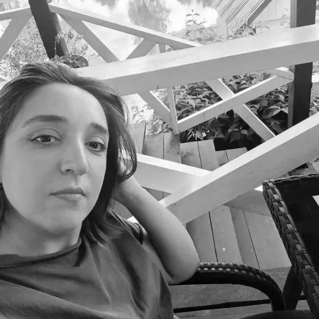 Marina, 38 - Dately