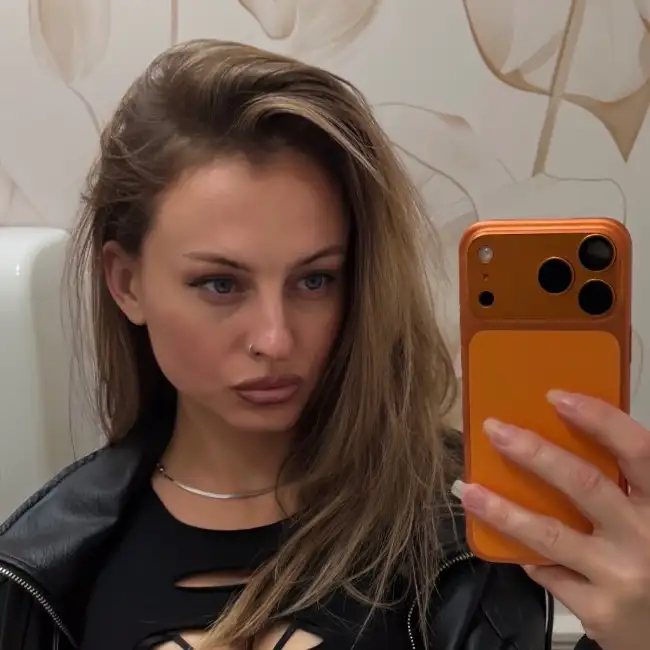 Viktoriya · 35 ·
