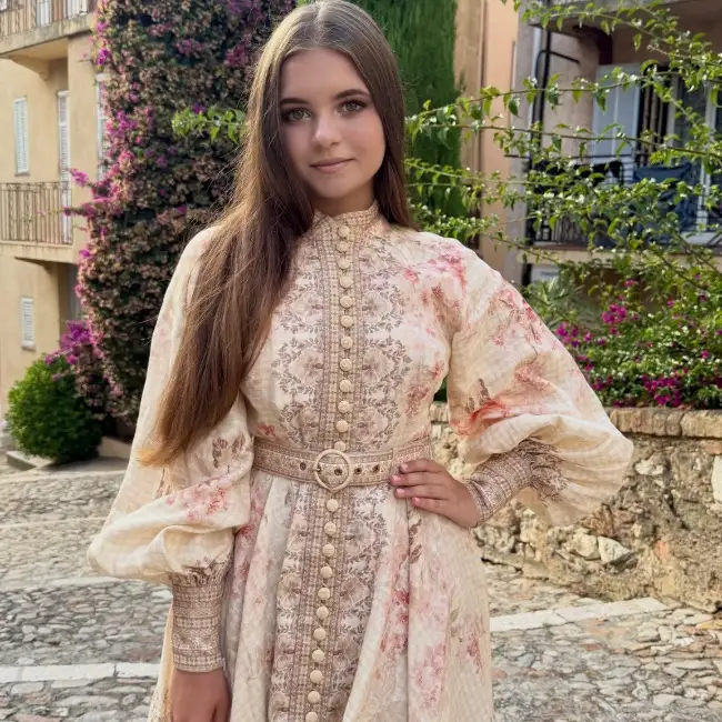 Polina · 18 ·